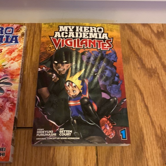 My hero academia books 1-30 & ultra analysis and vigilantes . Total 32 books - Picture 7 of 12